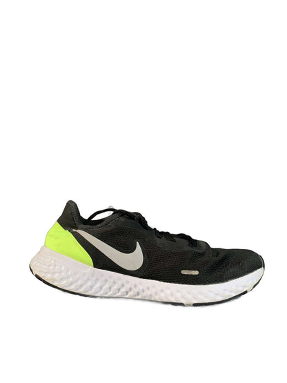 Nike Revolution Sneaker