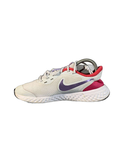Nike Revolution Sneaker