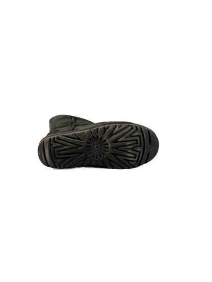 UGG Classic Short sheepskin and suede winter boot4
