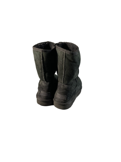 UGG Classic Short sheepskin and suede winter boot4