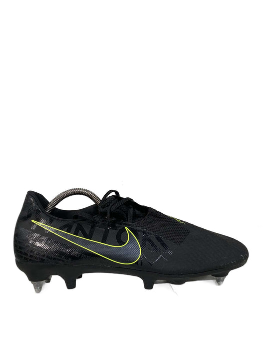 Nike Phantom Football Cleat