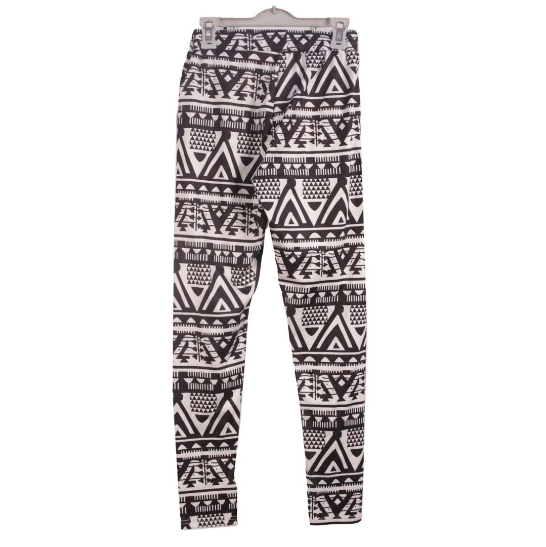CLASSIC BLACK AND WHITE TROUSER