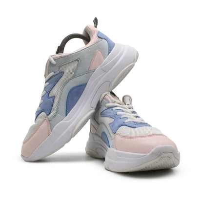 GUESS WOMEN WALKING SHOE