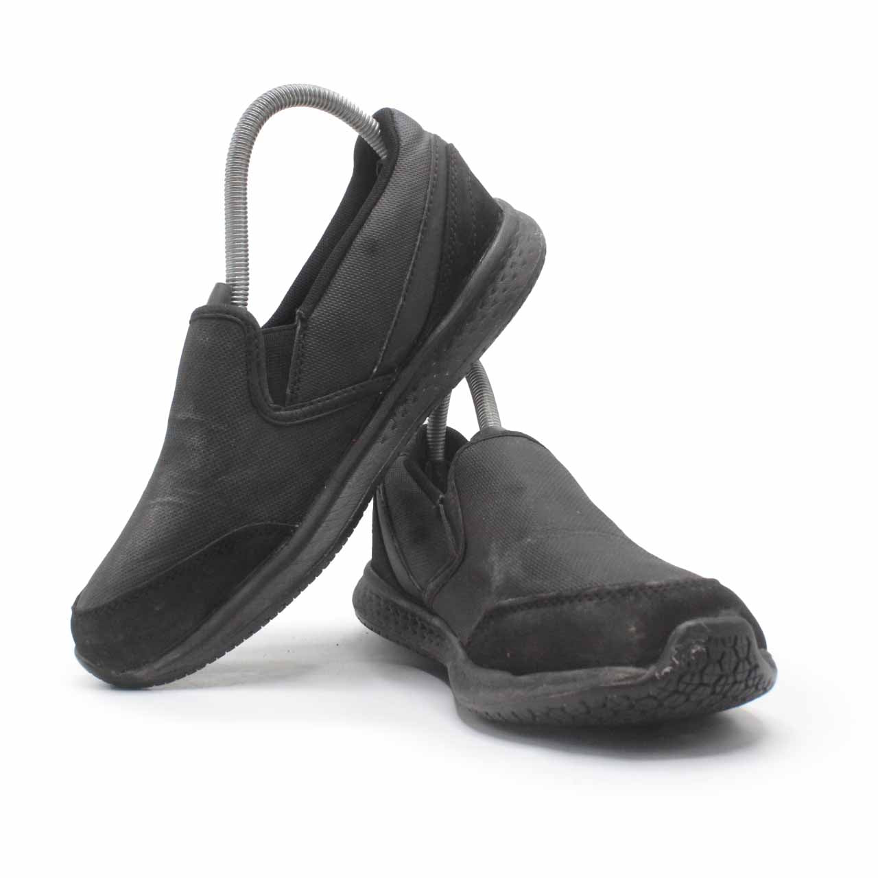 CLASSIC WOMEN SLIP ON