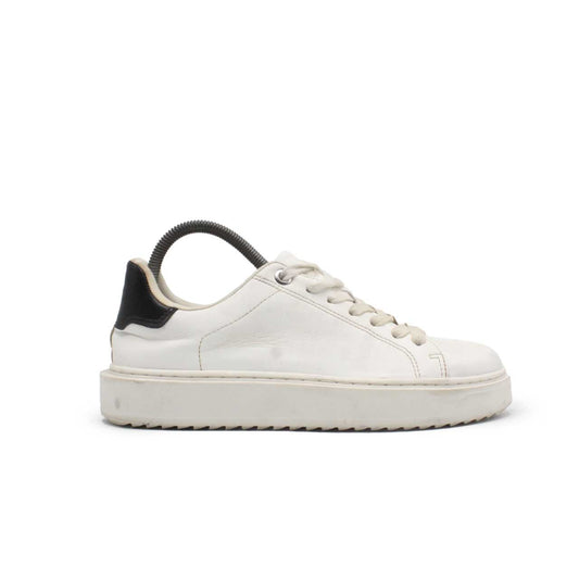 Steve Madden Womens White and Black Training Shoe