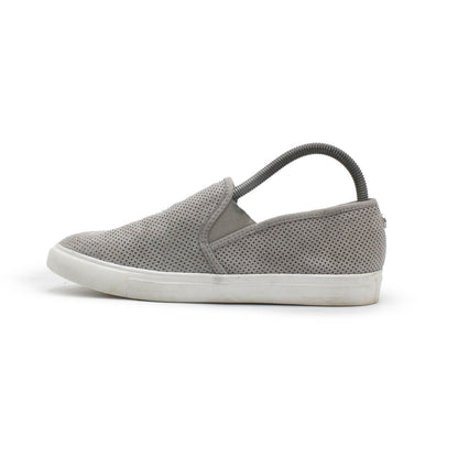 CLASSIC WOMEN SLIP ON SHOE
