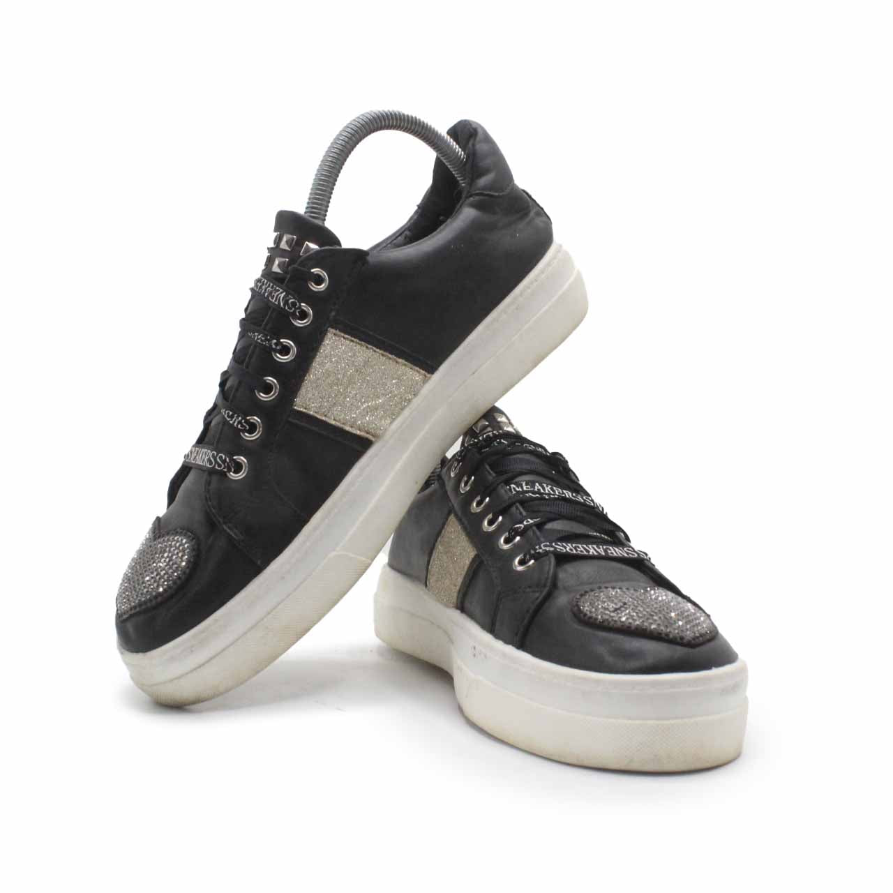 CLASSIC WOMENS CASUAL SHOE