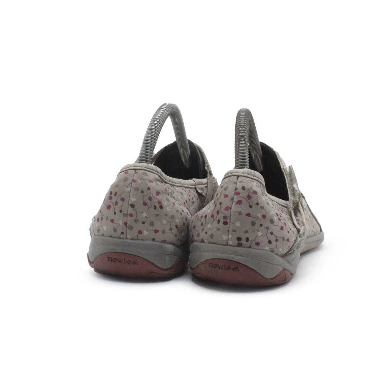 ESSENSOLE WOMENS SLIP ON