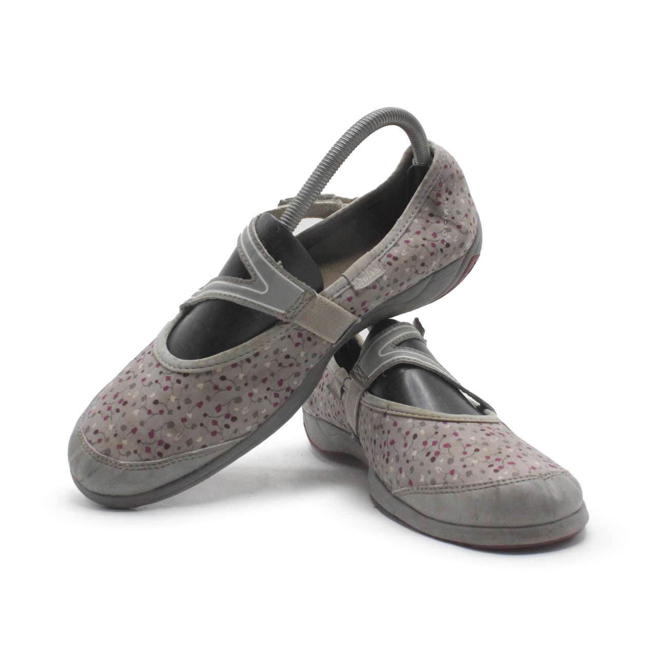 ESSENSOLE WOMENS SLIP ON
